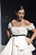 Model walk the ramp for Sonakshi Raaj Talent Box show at Lakme Fashion Week Day 2 on 4th Aug 2012 (53).JPG